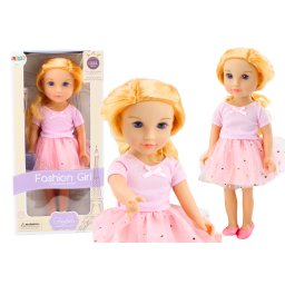 Păpușă într-o rochie cu păr blond roz din tul
