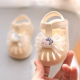 Sandale ivoire cu fundita si pisicuta pentru fetite – confort si eleganta