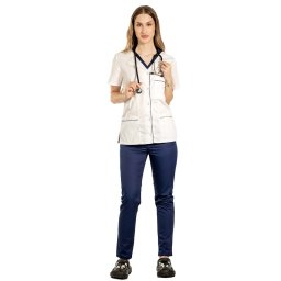 Costum medical cu elastan format din bluza alb cu paspol bleumarin si pantaloni bleumarin cu elastic