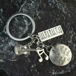 Breloc muzician, Ritm la chei