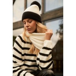 Marisse Black And White Pompom Hat
