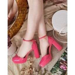 Resti Women's Lefeyoa lacquered post sandals