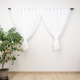 Perdea alba, scurta cu doua bentite, Hiko Angie dantela, cu rejansa pentru bara galerie