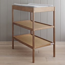 Masa infasat pentru bebelusi din lemn masiv Vintage 76 x 44 x 86 cm cu 2 rafturi depozitare si saltea din spuma cu husa detasabila Woodies 40 x 70 cm