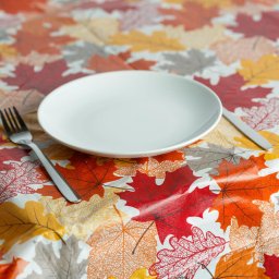 Față de masă decorativă de toamnă – flanel, model frunze, 132 x 178 cm