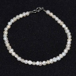 Bratara perle de cultura albe 4mm
