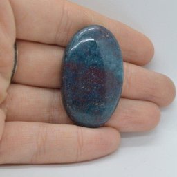 Cabochon rubin in kianit 40x24x7mm A8
