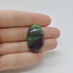 Cabochon Rubin in zoisit 30x19x6mm C2