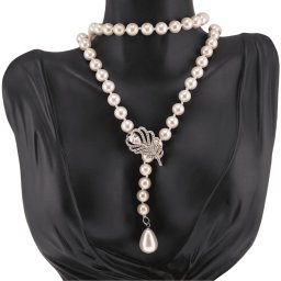 Colier reglabil cu Perle de Mallorca crem si accesoriu pana de paun argintiu, 8mm