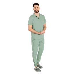 Costum medical stretch polo barbati olive, cu bluza in V si pantaloni tip jogger, cu snur si elastic