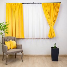 Set 5 piese pentru copii, Hiko Kids, 2 draperii scurte din catifea Comfy galbena cu 2 benzi de prindere si o perdea Ana voal cu pom pom colorat, cu rejansa