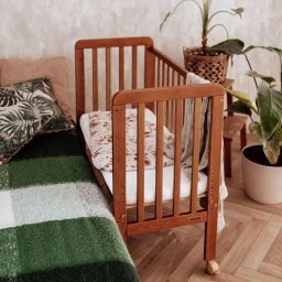 Patut bebe din lemn masiv, patut lateral cu inaltime reglabila a saltelei, bedside vintage, 90 x 40 cm