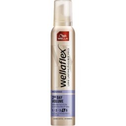 Spuma de Par pentru Fixare Medie Wella Wellaflex 2 Day Volume 4 Extra Strong Hold, 200 ml