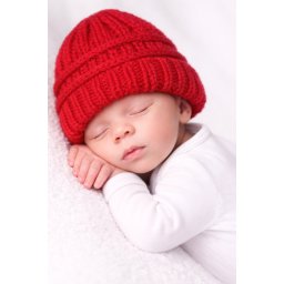Caciulita rosie crosetata tip fes pentru bebelusi