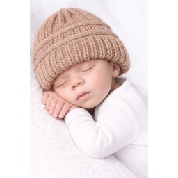 Caciulita maro crosetata tip fes pentru bebelusi