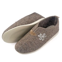 Botoși din Postav Model 'Bucovina Essence' Confort și Eleganță