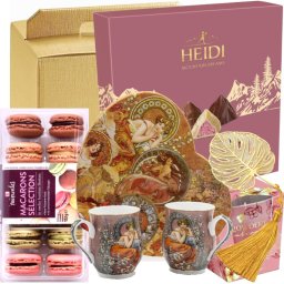 Cadou Pink Art Delice - Cani cu picturi Alphonse Mucha, Macarons si Semn de carte