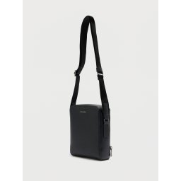 Calvin Klein Geantă de umăr 'Emblem Hardware Zip-around' negru