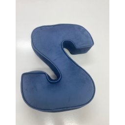 Perna XL, 42cm, Hiko Name litera S din catifea albastra sau roz, cu vipusca