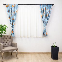 Set 2 draperii scurte din bumbac, Hiko Nostalgie Garden, albastru, Blue Leaf, cu rejansa Premium creion de 6,5cm cu 2 benzi de prindere