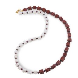 Colier Opal alb si Jasp rosu patratele 5-6mm, Granat sfere 3mm