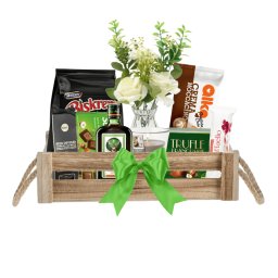 Cos Cadou Floral - Aranjament Elegant cu Delicii si buchet floral sintetic