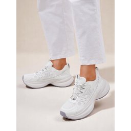 Resti Women's sport sneakers on a thicker sole Roality