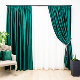 Draperie opaca Hiko Genuine, catifea 100% Blackout verde smarald, cu rejansa Premium creion de 6,5cm, 1 bucată