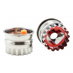 Forma pentru biscuiti cu inima decupata în centru, 5 cm, din metal si plastic