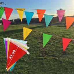 Ghirlanda cu 48 stegulete multicolore, 30 m, din poliester, pentru petreceri