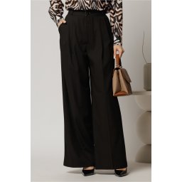 Pantaloni negri lungi cu croi lejer si pense din talie