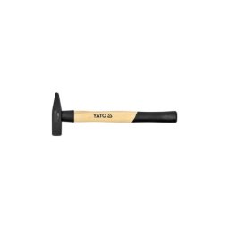 Ciocan de lacatuserie 1000 g cu cap forjat si maner din lemn lacuit (YT-4498)