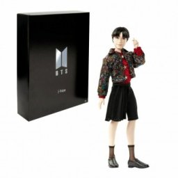 BTS J-Hope Prestige Fashion papusa GKC99 (cu suport)