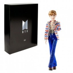 BTS RM Prestige Fashion papusa GKC97 (cu suport)
