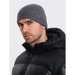 Ombre Men's knitted beanie cap with patch - grey melange