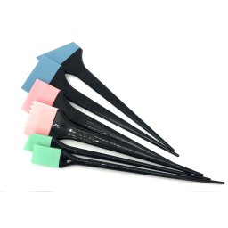 Set of silicone brush to paint the hair