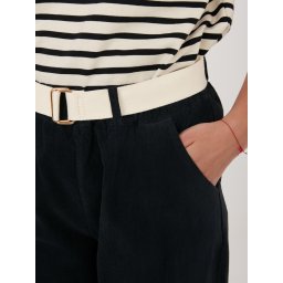 Pantaloni negri cu picior conic