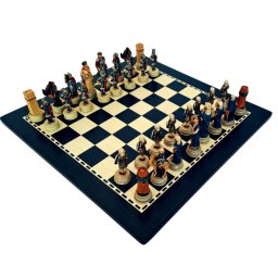 Set sah cu piese tematice Romanii vs Arabii cu tabla cu efect de abanos