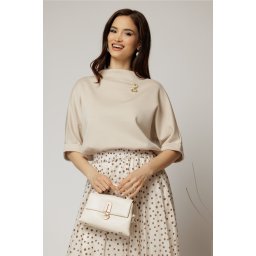 Tricou bej cu brosa si croi lejer cu adaos de viscoza