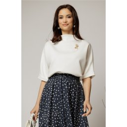 Tricou alb cu brosa si croi lejer cu adaos de viscoza