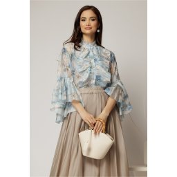 Camasa bleu cu imprimeuri florale si volanase la maneci si bust