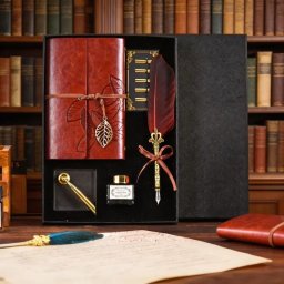 Set cadou Caligrafie Vintage cu Pana rosie, Jurnal si Suport pentru stilou, 9 piese