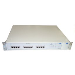 SWITCH 3COM; model: SUPERSTACK 3300; PORT CONSOLA; PORTURI: 12 x RJ-45 10/100; REF