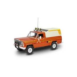Revell automacheta Jeep J-10 pickup cu camper