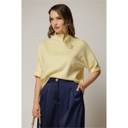 Tricou galben cu brosa si croi lejer cu adaos de viscoza