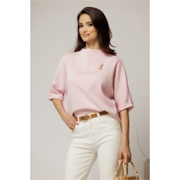 Tricou roz cu brosa si croi lejer cu adaos de viscoza