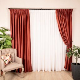 Set 2 draperii x fix dimensiunea sinei sau galeriei si inaltimea, Hiko COMFY catifea caramizie, cu rejansa pliuri, fundita