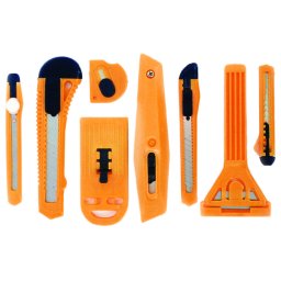 Set 8 cuttere diverse Basic din plastic robust pentru uz casnic si birou
