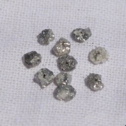 Diamant natural gri brut 2mm