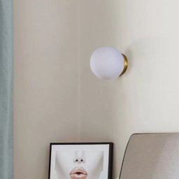 Aplica de perete Sanziana alb-auriu, glob din sticla, 1xG9, pentru interior
